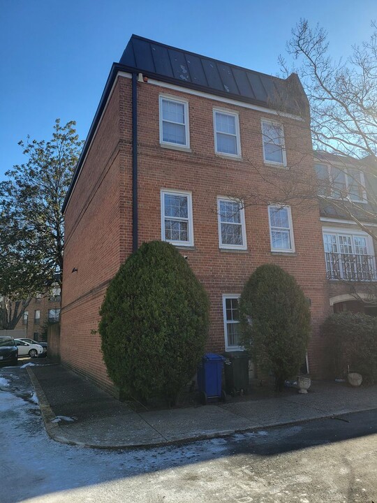 600 6th St SW in Washington, DC - Building Photo