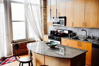 2111 W Churchill St in Chicago, IL - Building Photo - Building Photo