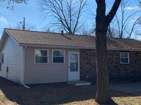 1603 Queens Way in Champaign, IL - Building Photo