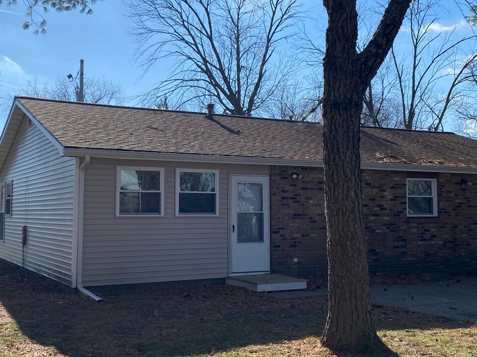 1603 Queens Way in Champaign, IL - Building Photo