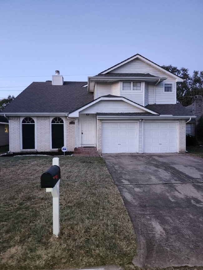 19522 Lake Hollow Ln