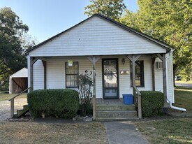 631 W 5th in Ada, OK - Building Photo
