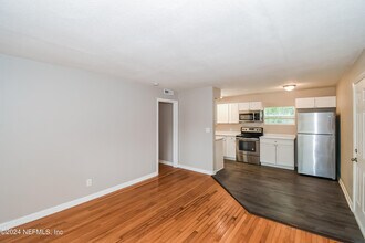 6533 Burgundy Rd S in Jacksonville, FL - Building Photo - Building Photo