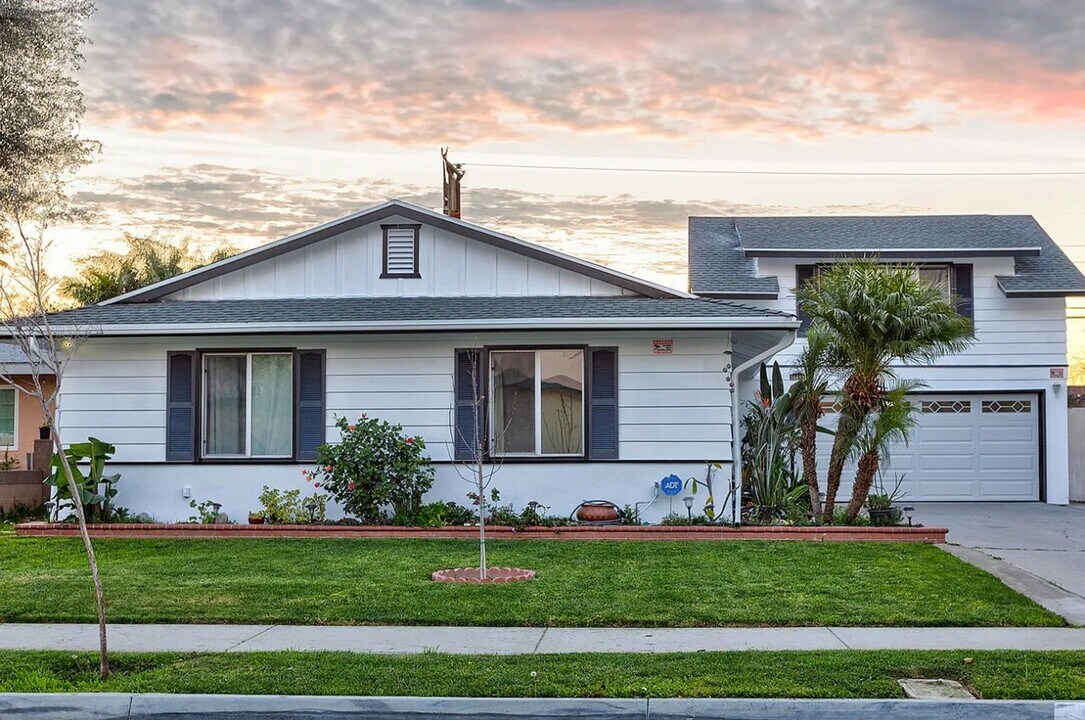 16681 Landau Ln in Huntington Beach, CA - Building Photo