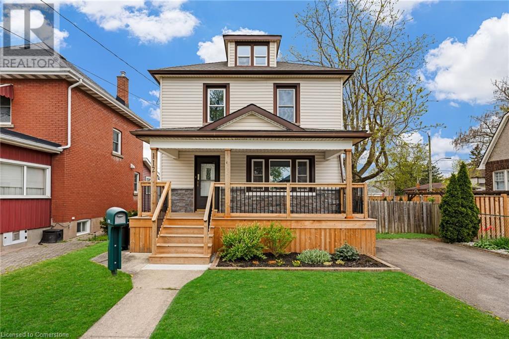 112 Oakland Ave in Welland, ON - Building Photo