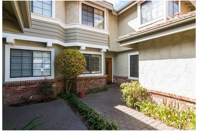 property at 29756 Strawberry Hill Dr