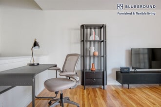 123 E 54th St in New York, NY - Building Photo - Building Photo