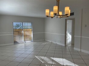 6703 N Kendall Dr in Pinecrest, FL - Building Photo - Building Photo