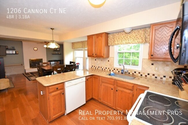 1206 Cannon Ct NE in Leesburg, VA - Building Photo - Building Photo