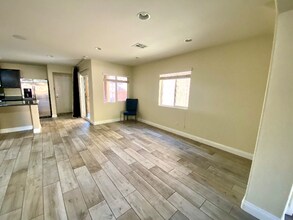 10087 Emerald Edgewater Ct in Las Vegas, NV - Building Photo - Building Photo