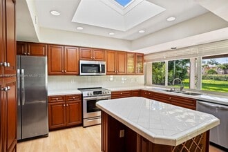 8340 SW 83rd St in Miami, FL - Foto de edificio - Building Photo