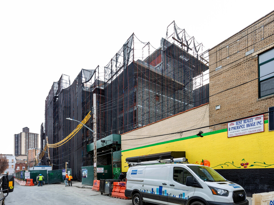 Williamsbridge Gardens in Bronx, NY - Building Photo