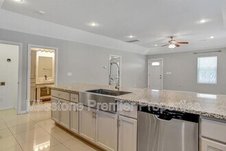 1231 W Chestnut St in Denison, TX - Building Photo - Building Photo