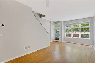855 W Erie St, Unit 119 in Chicago, IL - Building Photo - Building Photo
