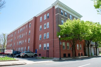 Virginia Arms Apartments in Atlantic City, NJ - Foto de edificio - Building Photo