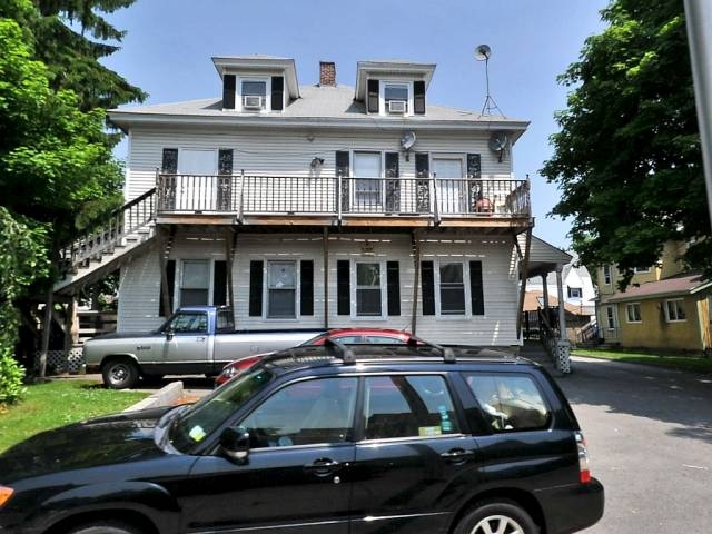 160 Highland St in Worcester, MA - Foto de edificio