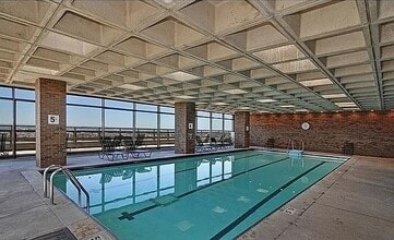 2650 N Lakeview Ave, Unit 3105 in Chicago, IL - Building Photo - Building Photo