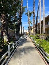 Narbonne Apartments in Lomita, CA - Foto de edificio - Building Photo