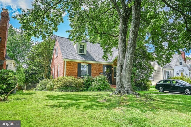 property at 2914 Meadow Ln