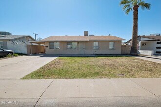 8137 W Trafalgar Ave in Phoenix, AZ - Building Photo - Building Photo