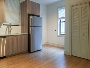 2009 W Cortez St, Unit 13 in Chicago, IL - Building Photo - Building Photo