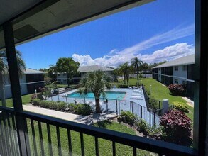 905 Southridge Rd in Delray Beach, FL - Foto de edificio - Building Photo
