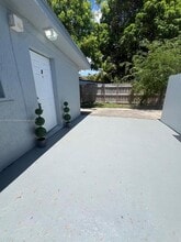 2555 NE 181st St in North Miami Beach, FL - Building Photo - Building Photo