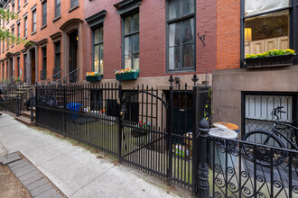 258 W 12th St in New York, NY - Building Photo - Building Photo