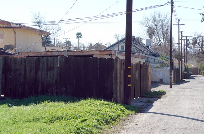 1470 N F St in San Bernardino, CA - Foto de edificio - Building Photo