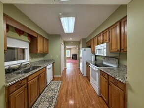 222 Hanover Pl in Cary, NC - Building Photo - Building Photo