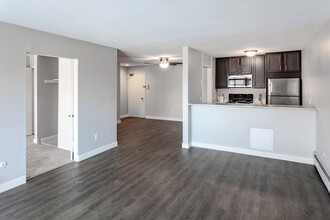 Lexington Hills Apartments in St. Paul, MN - Building Photo - Interior Photo