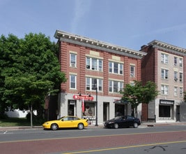 411-431 N Main St in Bristol, CT - Building Photo - Building Photo