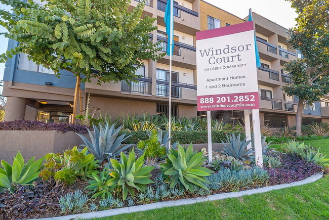 Windsor Court in Los Angeles, CA - Foto de edificio - Building Photo