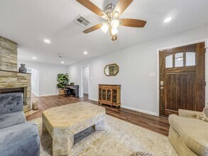 5006 Saxon Dr in Houston, TX - Building Photo - Building Photo