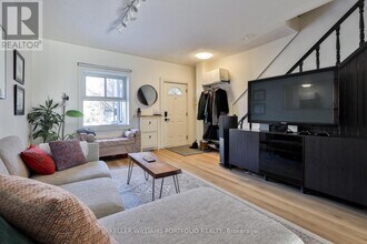 20 Uxbridge Ave in Toronto, ON - Building Photo - Building Photo