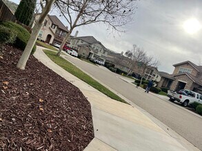 9454 California Oak Cir in Patterson, CA - Building Photo - Building Photo