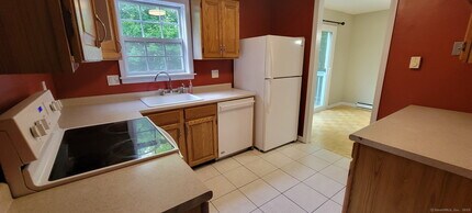 61 Taylor Ave in Bethel, CT - Building Photo - Building Photo