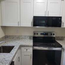 2031 NE 56th St in Fort Lauderdale, FL - Foto de edificio - Building Photo