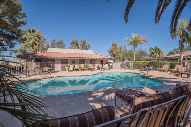 1402 E Guadalupe Rd in Tempe, AZ - Foto de edificio - Building Photo