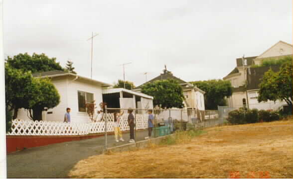 1223 Bellina St in Hayward, CA - Foto de edificio - Building Photo