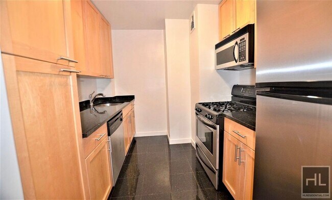 Fourth Avenue in New York, NY - Building Photo - Building Photo
