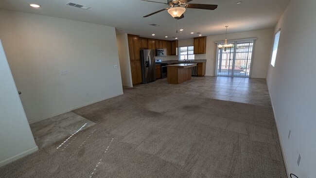 900 Creekview St in Porterville, CA - Building Photo - Building Photo