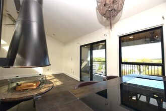 2202 Trailside Dr in Austin, TX - Building Photo - Building Photo