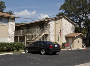 509 Cedar Dr in Georgetown, TX - Foto de edificio - Building Photo