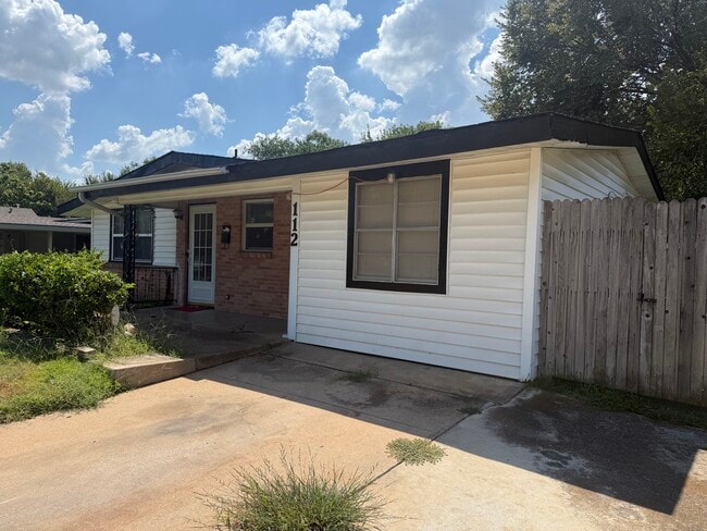112 Jenny Kay Ln in Irving, TX - Building Photo - Building Photo