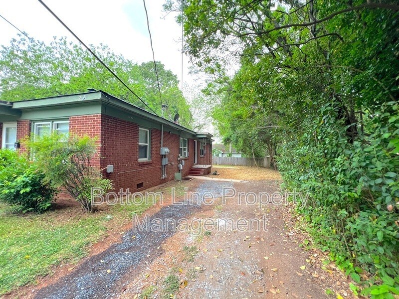 2831 Parkway Ave in Charlotte, NC - Building Photo