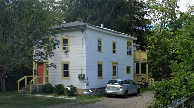 70 W University St, Unit 1 in Alfred, NY - Foto de edificio - Building Photo