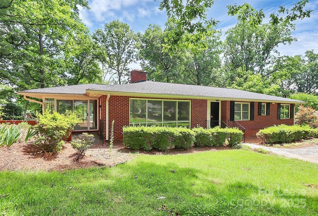 207 Oak Dr in Belmont, NC - Building Photo - Building Photo