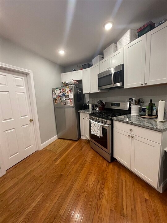 14 Cleveland Pl in Boston, MA - Building Photo