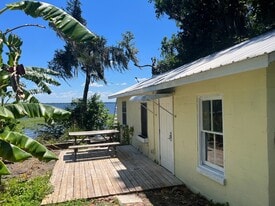 9503 Co Rd 1469 in Earleton, FL - Building Photo